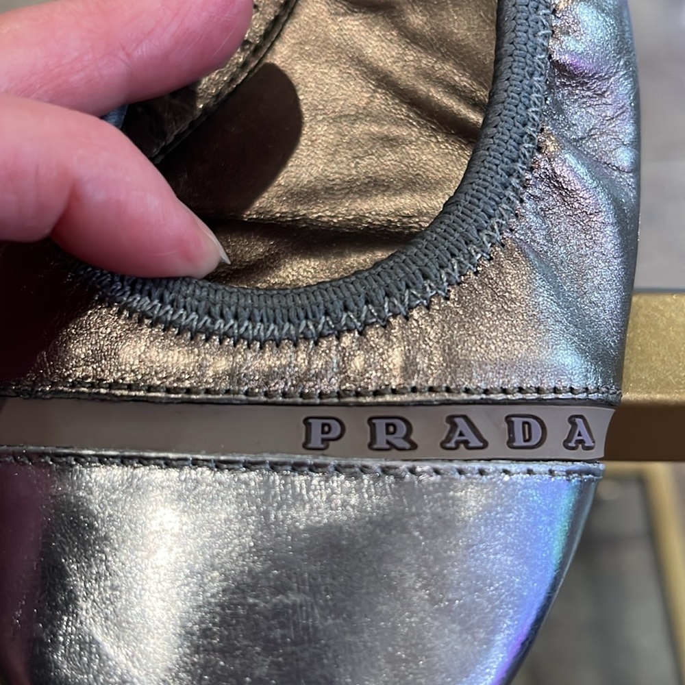 Vintage Prada Metallic Driving Mocs Women's Shoes with matching drawstring bag - Picture 5 of 12